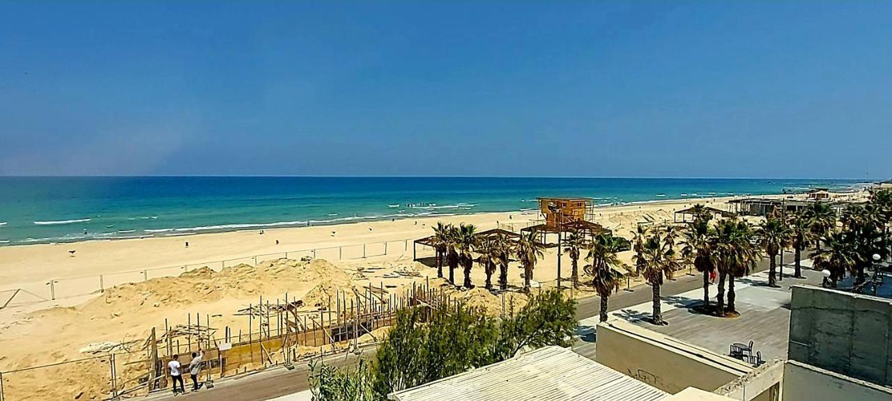 מלון דירות על הים בת ים 39 Esterno foto